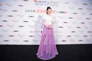 苗苗甜美纱裙出席活动写真图片_8