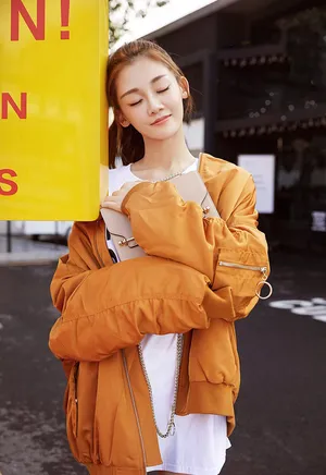 苗苗时尚休闲风秋季街拍图片_2