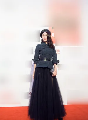 苗苗优雅时尚出席活动图片