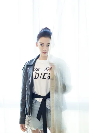 苗苗《芳华》路演唯美写真图片_2