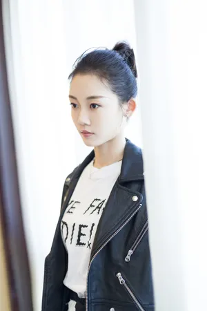 苗苗《芳华》路演唯美写真图片_3