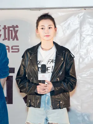 苗苗《芳华》路演唯美写真图片_5