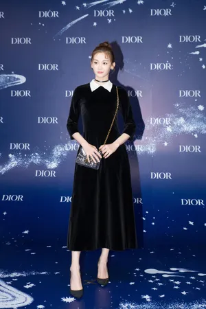 苗苗时尚晚会礼服写真图片_1