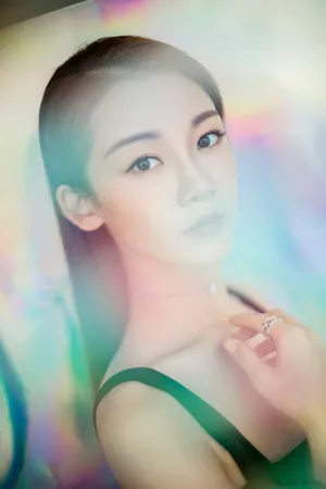 苗苗芭莎慈善夜礼服图片