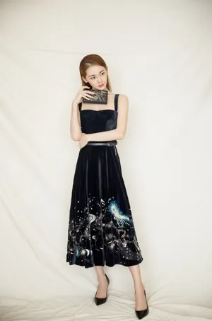 苗苗芭莎慈善夜礼服图片_1