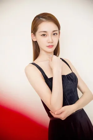 苗苗芭莎慈善夜礼服图片_4