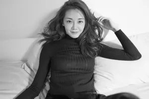 《芳华》女主苗苗黑白性感写真高清图片_3