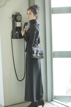 电影《芳华》女主角苗苗的时尚街拍图片_2