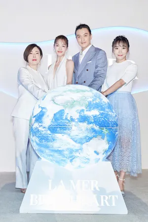 钟楚曦深V白裙性感时尚写真图片_4