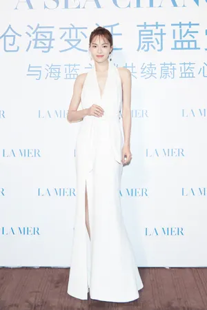 钟楚曦深V白裙性感时尚写真图片_5