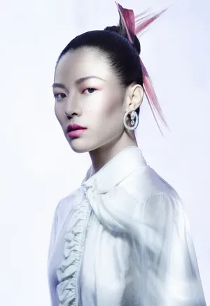 钟楚曦《芭莎珠宝》时尚杂志封面大片_2