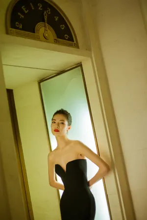 钟楚曦柏林电影节抹胸礼服性感图片_5