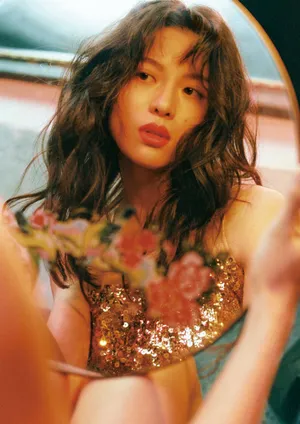 钟楚曦杂志封面时尚性感光影写真图片_6