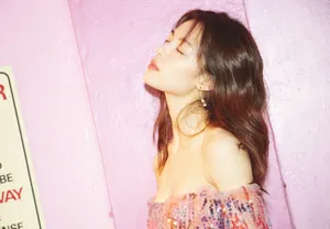 钟楚曦性感抹胸长裙迷人写真图片