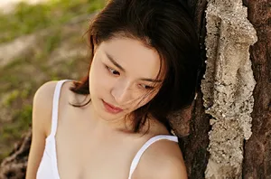 钟楚曦性感吊带衫时尚写真高清图片_3