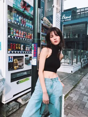 钟楚曦炫酷洒脱街拍图片_2