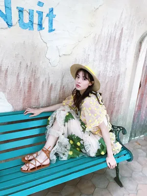 钟楚曦花园甜美街拍图片_2