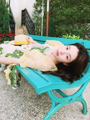 钟楚曦花园甜美街拍图片_5