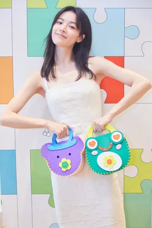 钟楚曦《芳华》发布会唯美迷人图片_3