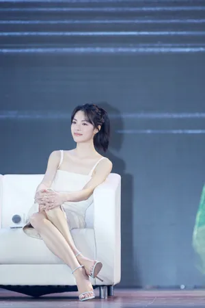钟楚曦《芳华》发布会唯美迷人图片_6