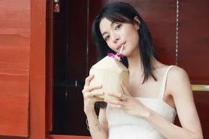 钟楚曦《芳华》发布会唯美迷人图片_8