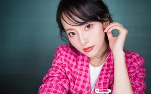 张嘉倪《温暖的弦》定档发布会甜美写真图片