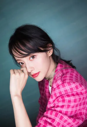 张嘉倪《温暖的弦》定档发布会甜美写真图片_1