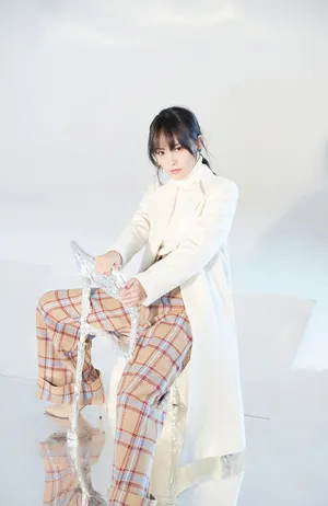 张嘉倪清新优雅时尚写真图片_5