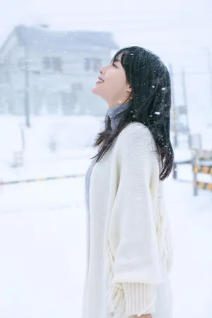 张嘉倪雪中仙气十足清新写真图片_3