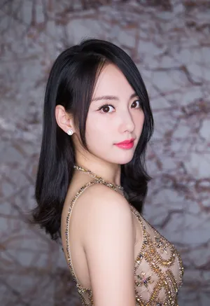 张嘉倪性感露背透视裙妩媚写真图片_4