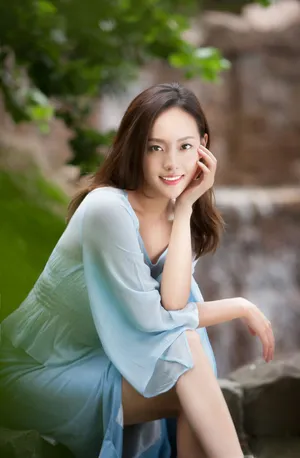 气质女星张嘉倪时尚街拍高清图片_3