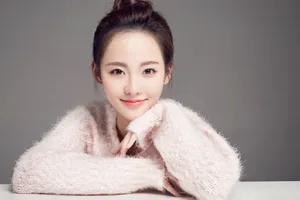 张嘉倪图片：早春清爽甜美很养眼