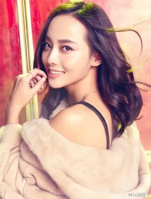 张嘉倪时尚妩媚写真性感撩人_8