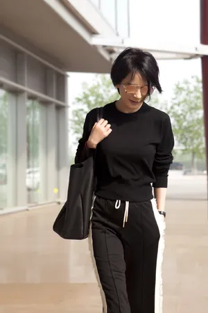 俞飞鸿简约运动装私服街拍照图片
