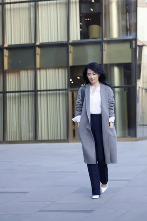 俞飞鸿简约大方街拍图片_1