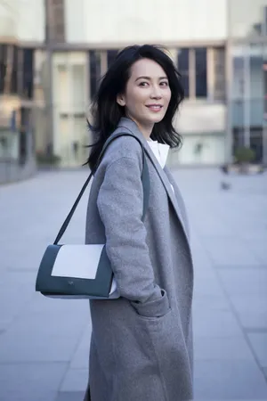 俞飞鸿简约大方街拍图片_2