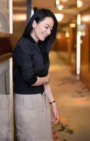 俞飞鸿优雅大方街拍图片_2