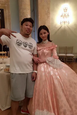 曾艳芬粉色公主裙活动写真图片