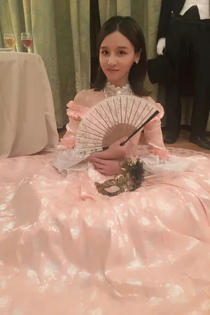 曾艳芬粉色公主裙活动写真图片_4