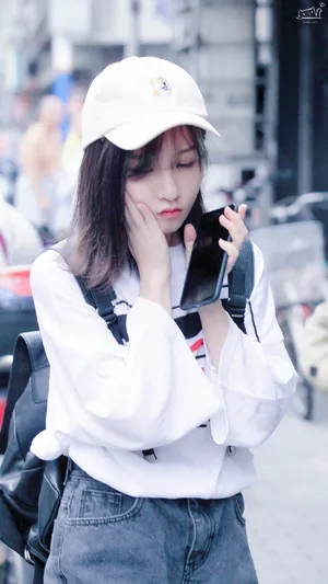曾艳芬长袖短裤可爱街拍写真图片_3