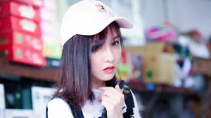 曾艳芬长袖短裤可爱街拍写真图片_8