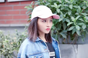曾艳芬鸭舌帽长袖街拍写真图片_16