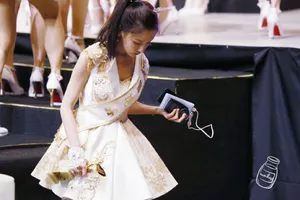 曾艳芬舞台获奖现场图片_2