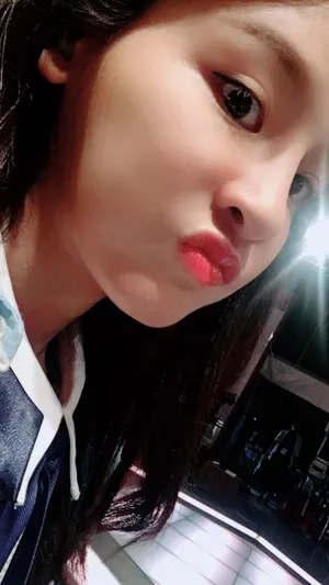 曾艳芬微博嘟嘴甜美自拍图片_4