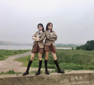 曾艳芬制服短裙田野写真