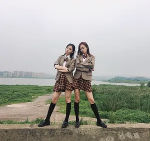 曾艳芬制服短裙田野写真_7