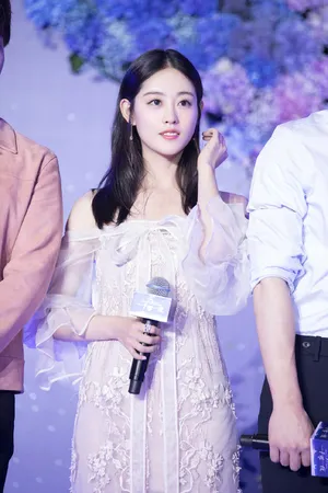 祝绪丹《一千零一夜》发布会性感图片_5
