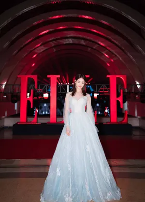 祝绪丹唯美养眼活动照图片_5