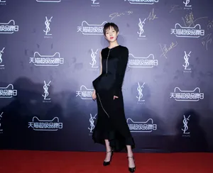 焦俊艳美艳红唇活动照图片_3