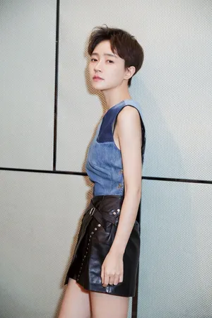 焦俊艳电影发布会皮裙美腿性感写真_4
